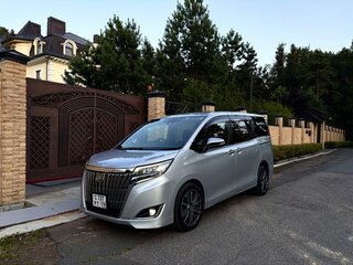 2018 Toyota Esquire I Рестайлинг, серебристый, 2550000 рублей, вид 1