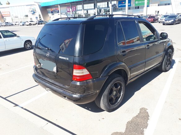 2000 Mercedes-Benz M-Класс 430 I (W163), чёрный - вид 3
