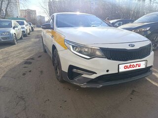 2019 Kia Optima IV Рестайлинг, белый, 900000 рублей, вид 3