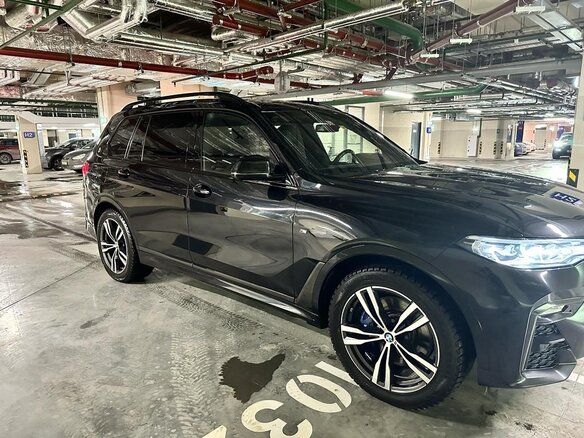 2021 BMW X7 40i I (G07), чёрный, 7500000 рублей - вид 3