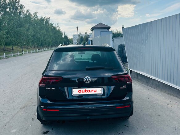 2017 Volkswagen Tiguan II, чёрный, 2200000 рублей - вид 5