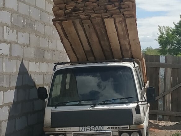 1991 Nissan Atlas, белый, 899999 рублей - вид 3
