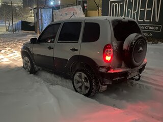 2011 Chevrolet Niva I Рестайлинг, серебристый, 515000 рублей, вид 4