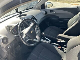 2014 Chevrolet Aveo II, белый, 900000 рублей, вид 5
