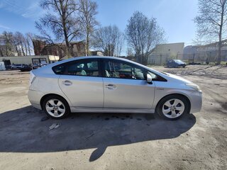 2010 Toyota Prius III (XW30), серый, 970000 рублей, вид 3