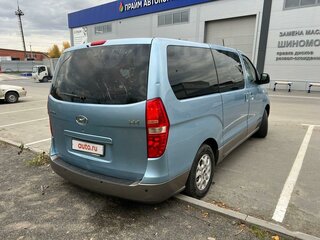 2010 Hyundai H-1 II, голубой, 1400000 рублей, вид 3