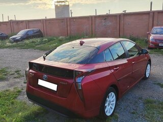 2016 Toyota Prius IV (XW50), красный, 1930000 рублей, вид 4