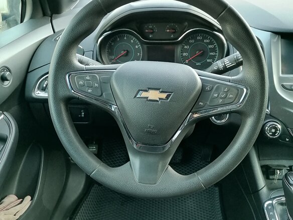 2018 Chevrolet Cruze II, чёрный, 1600000 рублей - вид 5
