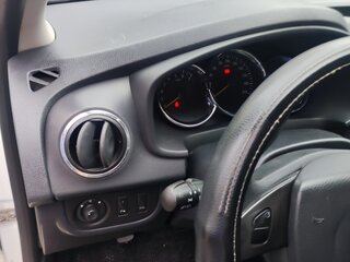 2015 Renault Logan II, белый, 650000 рублей, вид 4