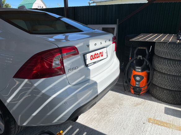 2011 Volvo S60 II, белый - вид 7