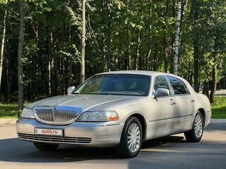2004 Lincoln Town Car III Рестайлинг, серебристый, 2600000 рублей, вид 1
