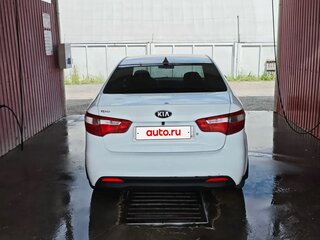 2013 Kia Rio III, белый, 600000 рублей, вид 5