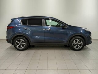 2020 Kia Sportage IV Рестайлинг, синий, 1890000 рублей, вид 4