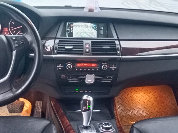 2010 BMW X5 35i II (E70) Рестайлинг, бежевый, 1500000 рублей - вид 3