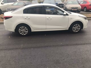 2018 Kia Rio IV, белый, 1300000 рублей, вид 3