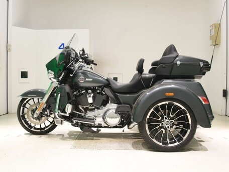 2025 Harley-Davidson Tri Glide, серый, 4000000 рублей, вид 2