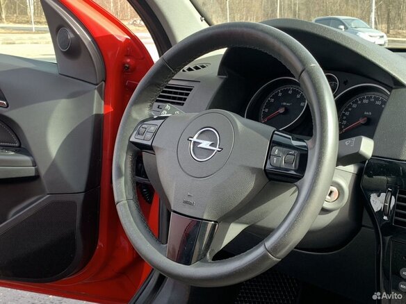2008 Opel Astra H Рестайлинг, красный, 490000 рублей - вид 2