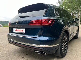 2018 Volkswagen Touareg III, синий, 4390000 рублей, вид 2