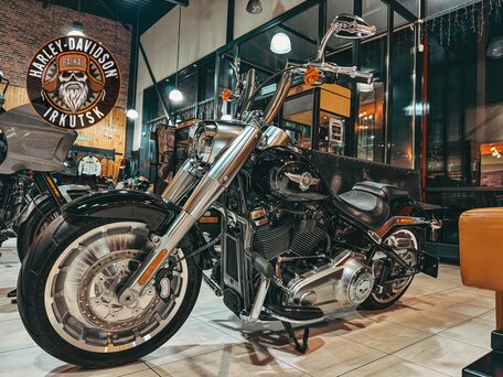 2018 Harley-Davidson Fat Boy, чёрный, 2250000 рублей, вид 4