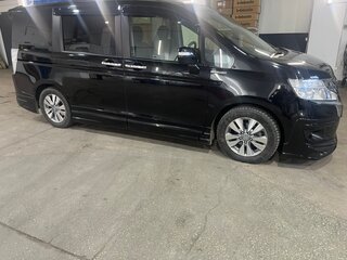 2014 Honda Stepwgn IV Рестайлинг, чёрный, 1650000 рублей, вид 5
