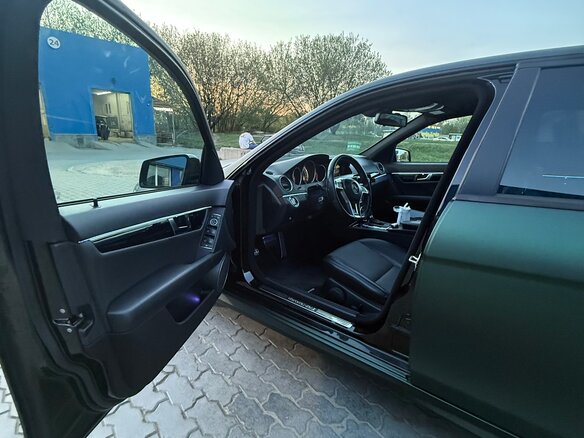 2011 Mercedes-Benz C-Класс 180 BlueEFFICIENCY III (W204) Рестайлинг, чёрный, 1340000 рублей - вид 12