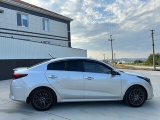 2021 Kia Rio IV Рестайлинг, серый, 2360000 рублей, вид 5