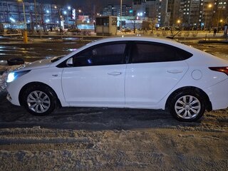 2017 Hyundai Solaris II, белый, 1000000 рублей, вид 4