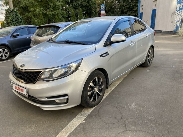 2015 Kia Rio III Рестайлинг, серебристый, 850000 рублей