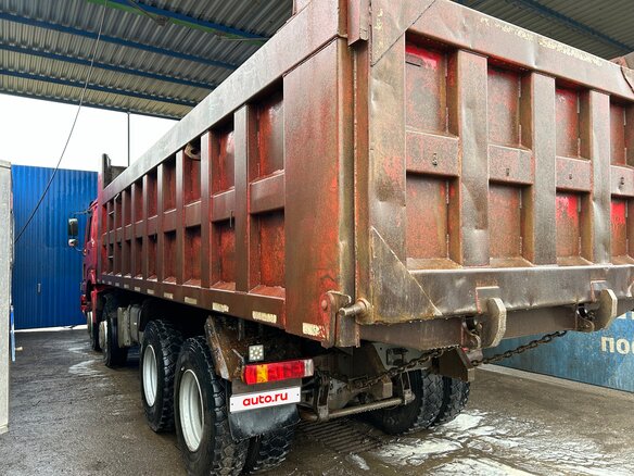 2011 Sinotruk Howo A5, красный, 1800000 рублей - вид 2