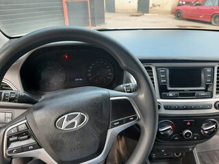 2020 Hyundai Solaris II Рестайлинг, белый, 920000 рублей, вид 5
