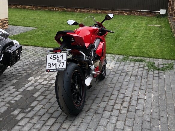 2018 Ducati Panigale V4, красный - вид 2