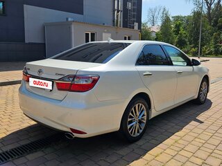 2016 Toyota Camry VII (XV50) Рестайлинг, белый, 1990000 рублей, вид 5