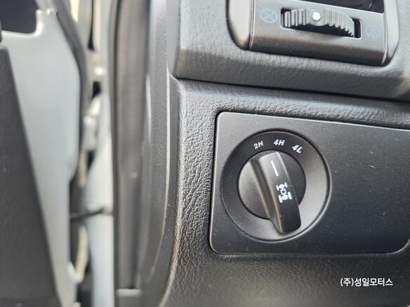 2014 SsangYong Rexton III, серебристый, 1440000 рублей - вид 12