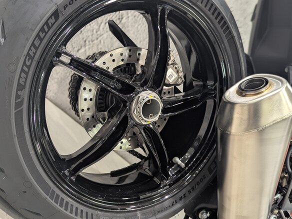 2023 KTM 1390 Super Duke R, чёрный, 2600000 рублей - вид 6