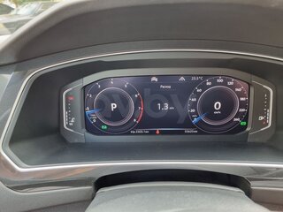 2020 Volkswagen Tiguan II, чёрный, 3950000 рублей, вид 2