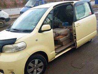 2005 Toyota Porte I, жёлтый, 550000 рублей, вид 2