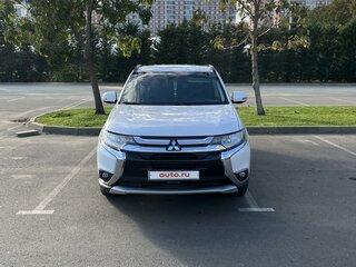 2016 Mitsubishi Outlander III Рестайлинг 2, белый, 1750000 рублей, вид 2