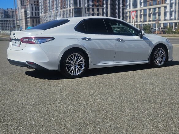2019 Toyota Camry VIII (XV70), белый, 3750000 рублей - вид 6