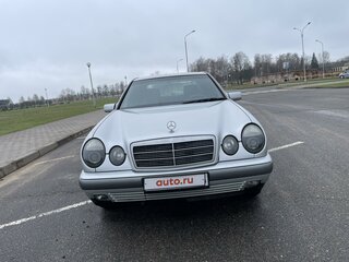 1997 Mercedes-Benz E-Класс 220 II (W210, S210), серебристый, 500000 рублей, вид 1