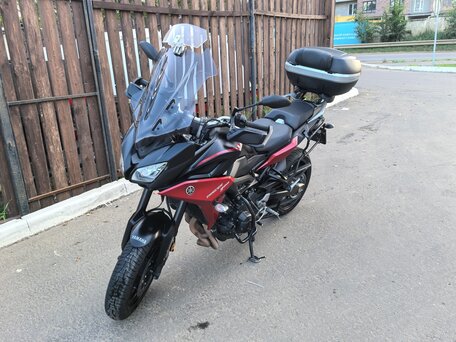2020 Yamaha MT-09 Tracer (FJ-09), красный, 1000000 рублей, вид 2