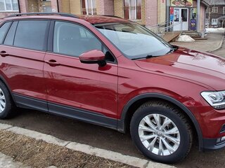 2019 Volkswagen Tiguan II, красный, 2300000 рублей, вид 5