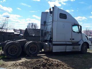 2004 Volvo VNL, белый, 1500000 рублей, вид 2