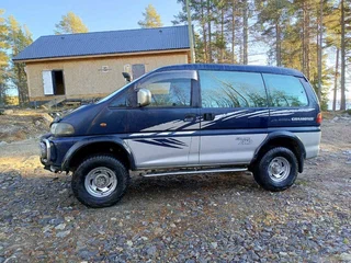 1998 Mitsubishi Delica IV, синий, 880000 рублей, вид 4