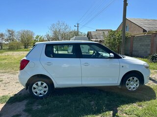 2012 Skoda Fabia II Рестайлинг, белый, 820000 рублей, вид 2