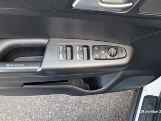 2017 Kia Sportage IV, белый, 1950000 рублей, вид 5