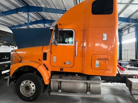 2004 Freightliner FLD, оранжевый, 1099999 рублей, вид 4