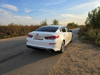 2019 Kia Optima IV Рестайлинг, белый, 1910000 рублей, вид 4