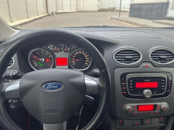 2011 Ford Focus II Рестайлинг, белый, 600000 рублей - вид 5