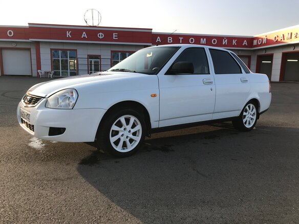 2017 Lada (ВАЗ) Priora I Рестайлинг, белый, 815000 рублей - вид 2