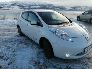 2013 Nissan Leaf (EM57) I (ZE0/AZE0), белый, 660000 рублей, вид 2